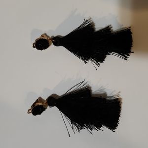 Black and gold fringed clip on earrings